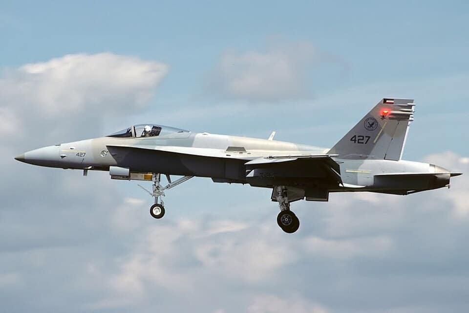 F/A-18 Hornet dell'aeronautica militare del Kuwait: la Malesia sta valutando questi aerei in eccedenza.