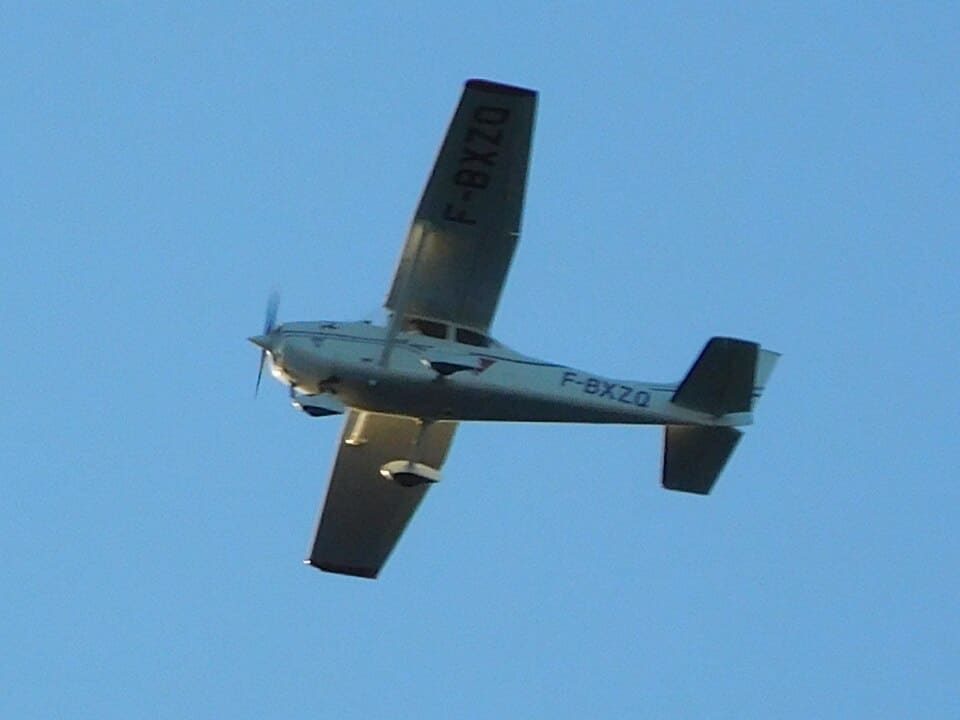 General aviation aircraft landing