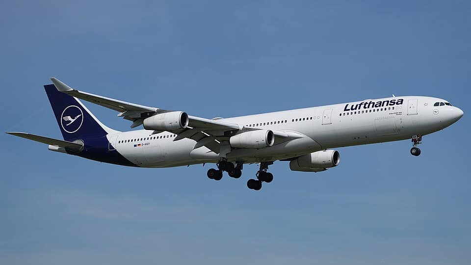 A Lufthansa Airbus A340 — the type allegedly involved in Frankfurt airport confusion