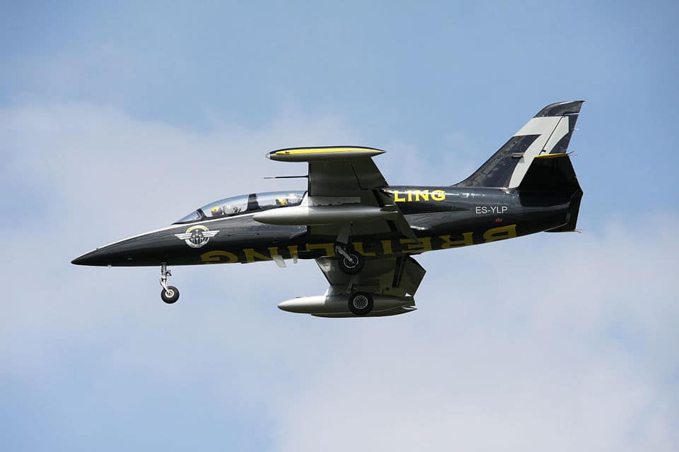 L-39 Albatros Breitling Jet Team formation flying