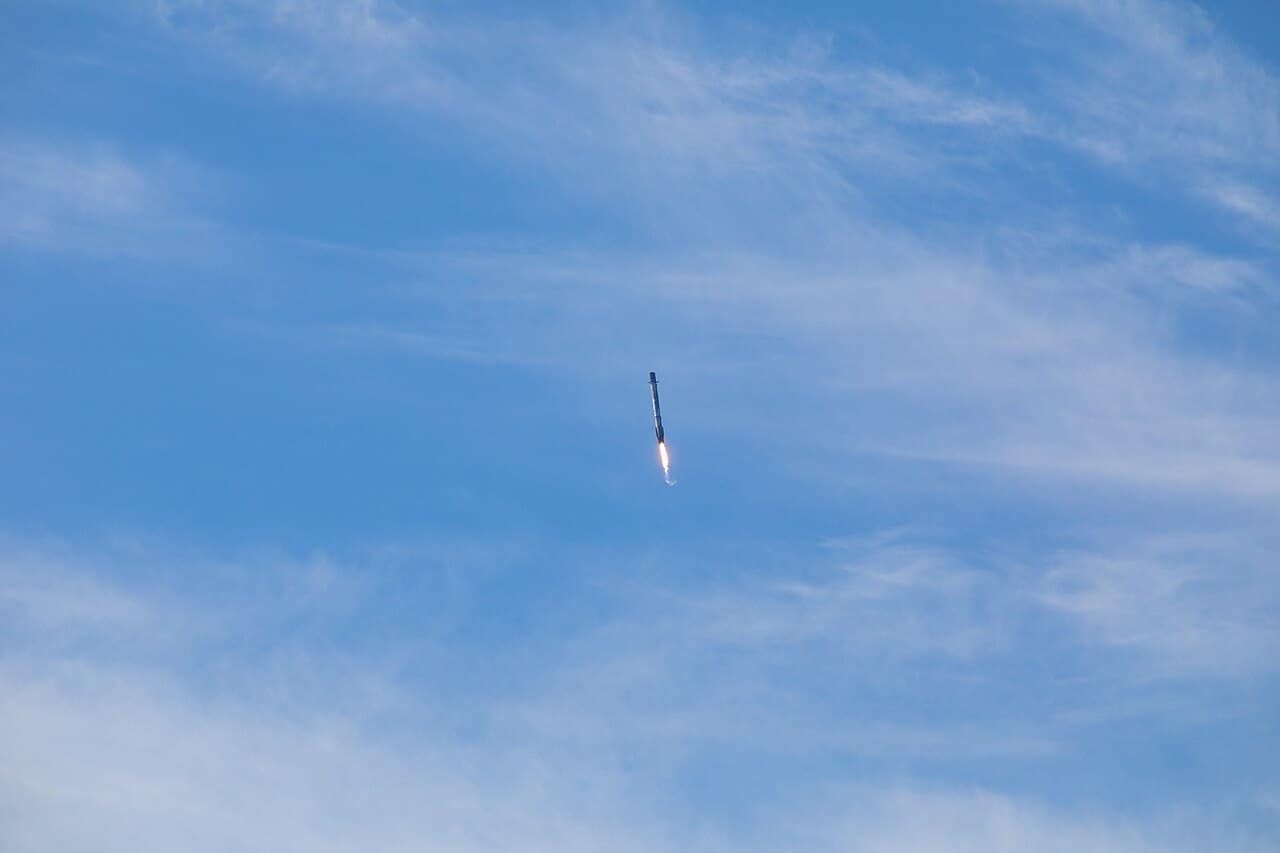Falcon 9 booster landing at sea