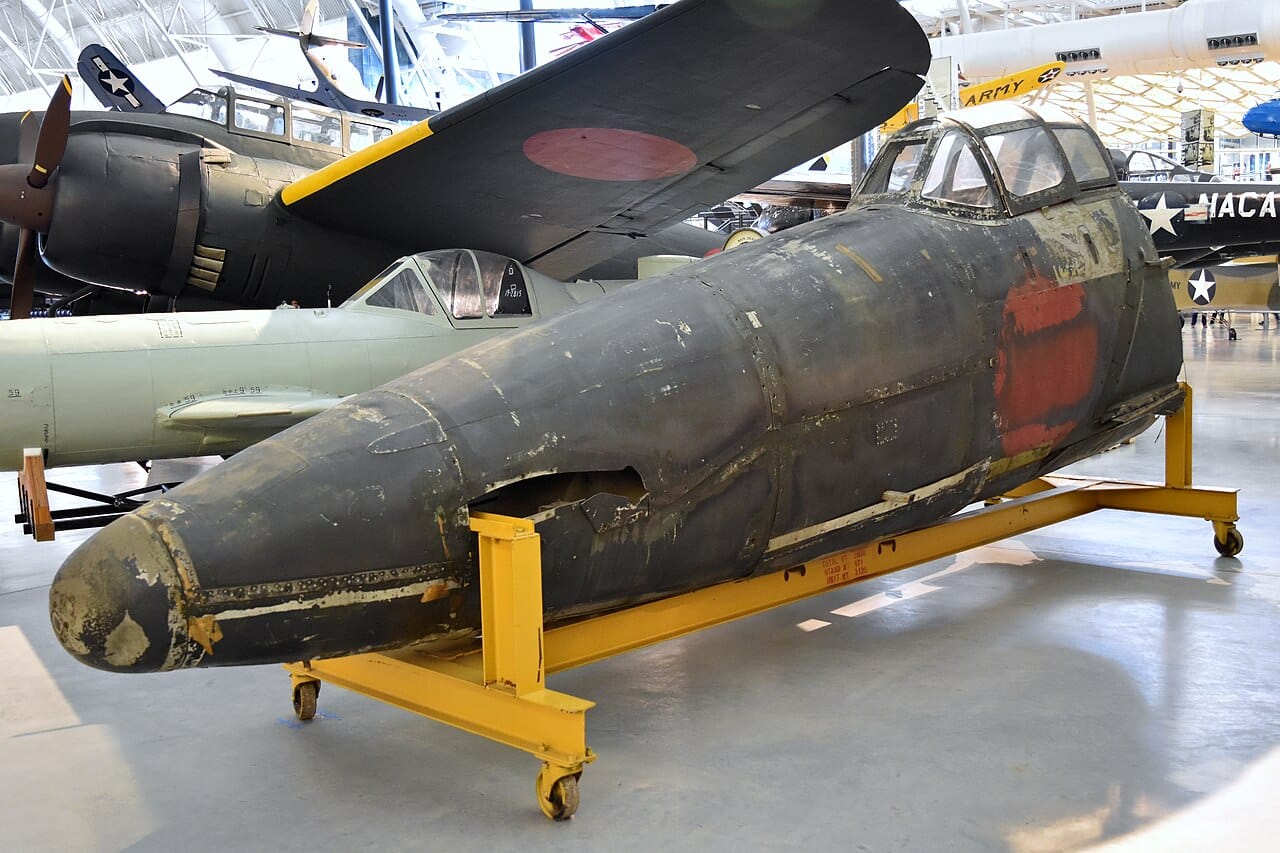 Nez Shinden avec armement de canons