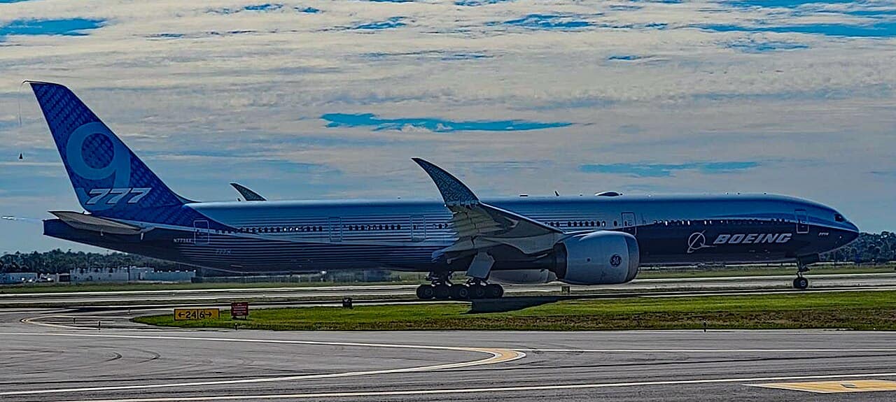 Boeing 777-9 flight-test aircraft in Boeing house livery