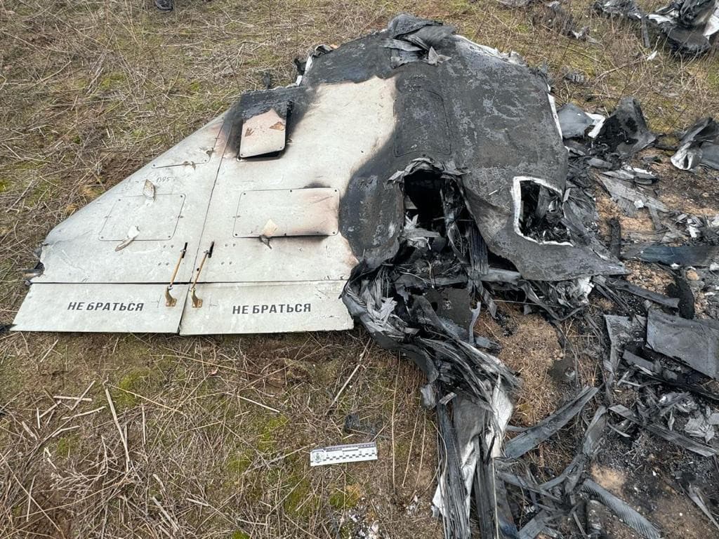 Resti di un drone Shahed-136 Geran-2 abbattuto nella regione di Mykolaiv.