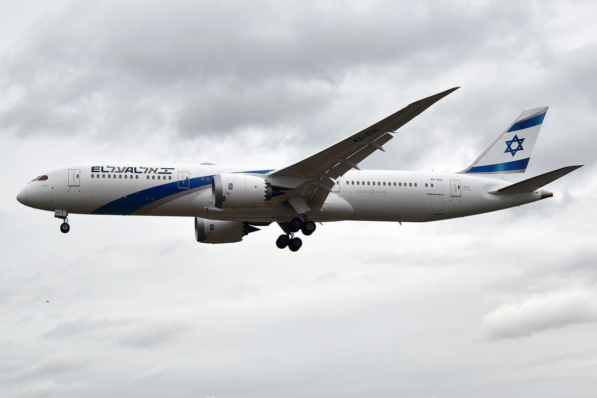 An El Al Boeing 787-9 Dreamliner in flight