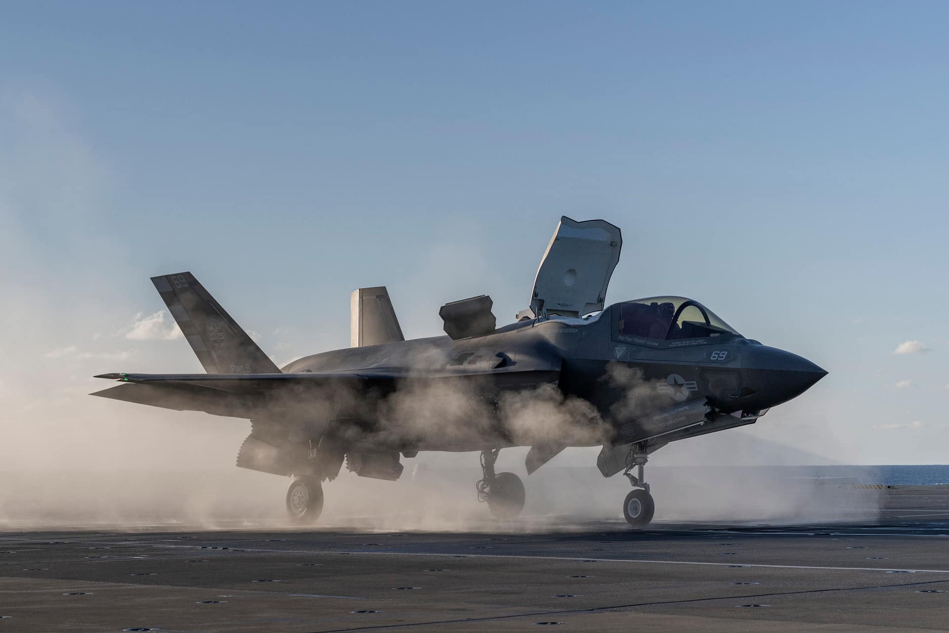 F-35B STOVL vertical landing