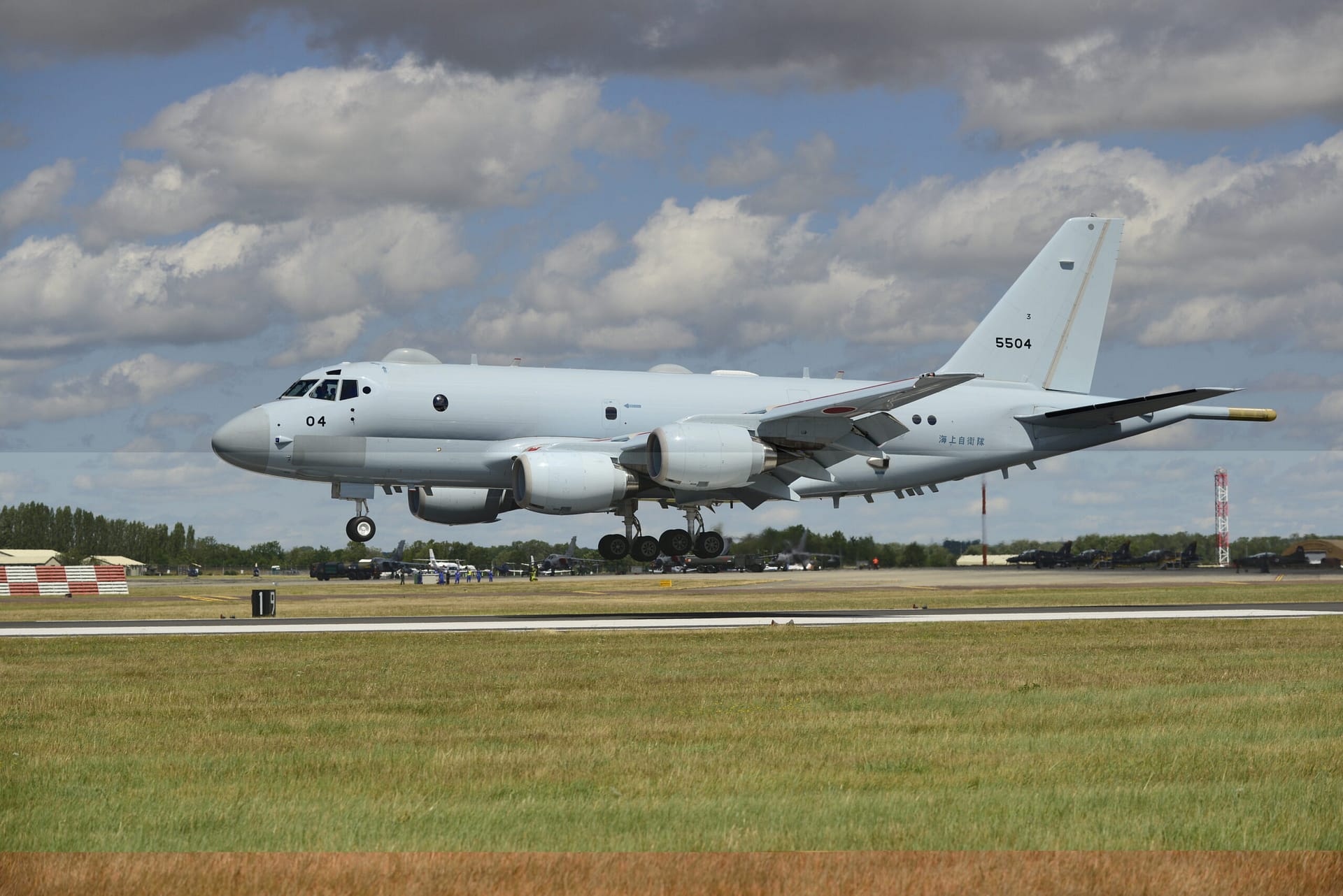 Un aereo da pattugliamento marittimo Kawasaki P-1 della Forza di autodifesa marittima giapponese.