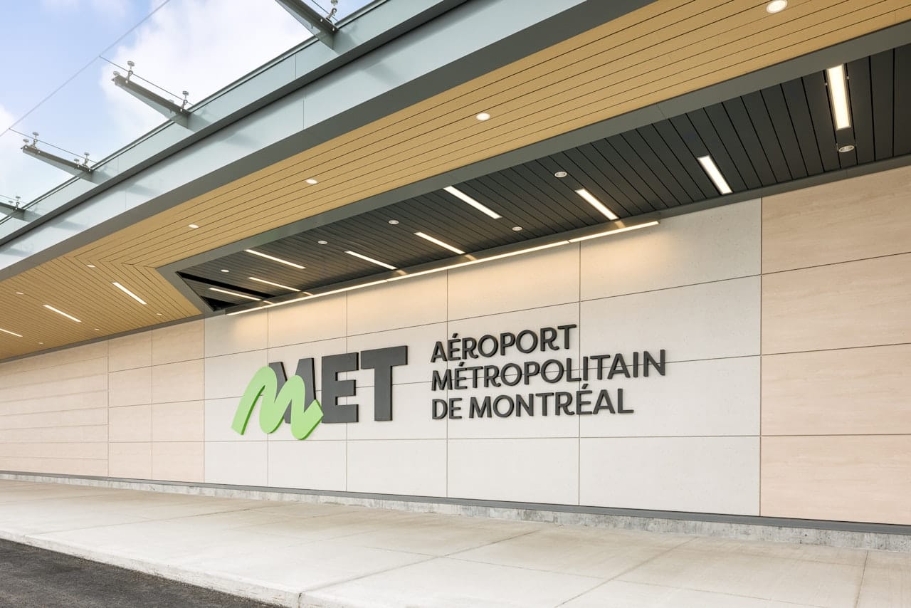 Neues Terminal des Flughafens Montreal Metropolitan (MET)