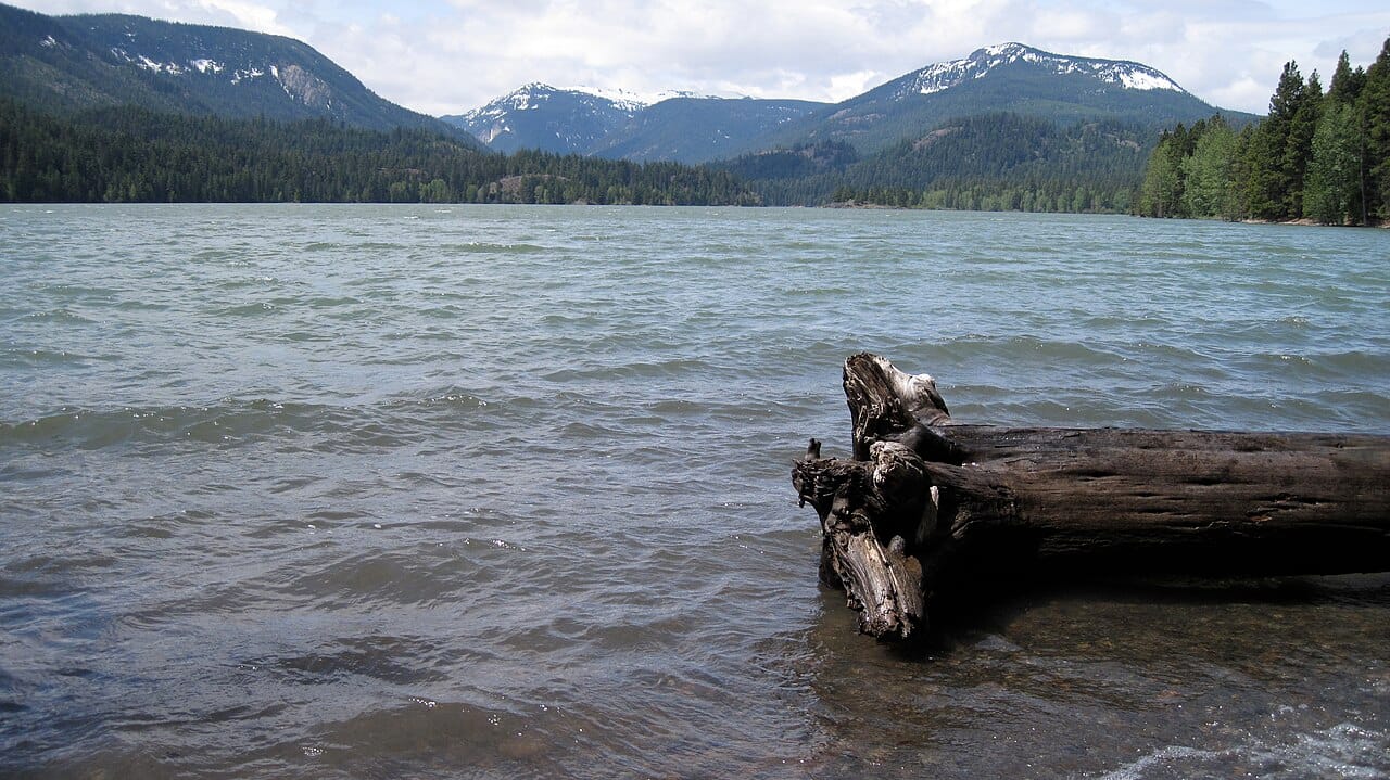 Rimrock Lake and the forested Cascade Mountains