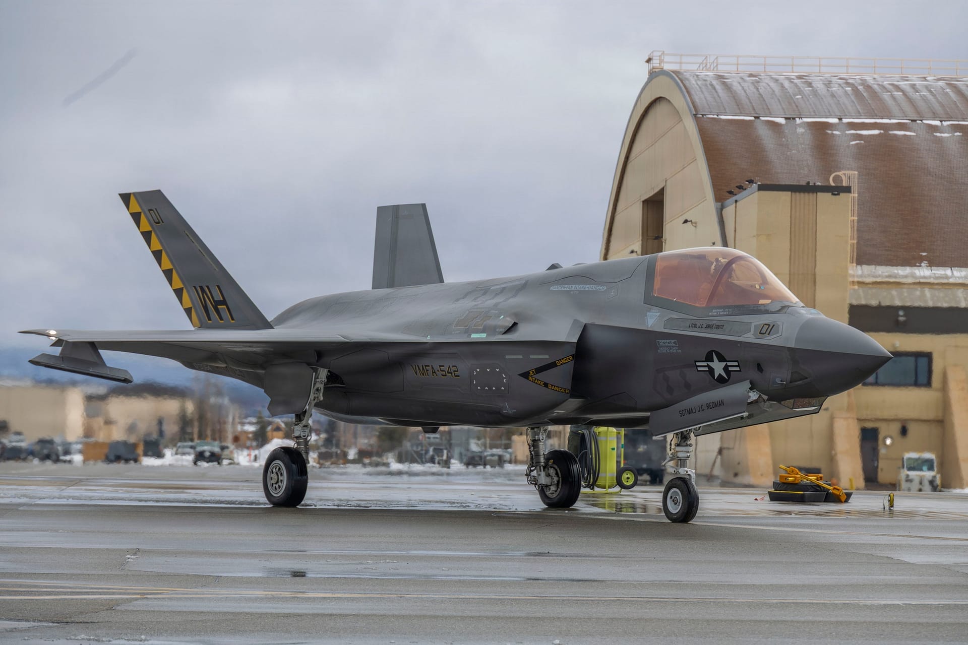 Un F-35B del Corpo dei Marines degli Stati Uniti, appartenente allo squadrone VMFA-542, presso la base aerea di Eielson durante l'esercitazione Red Flag-Alaska 26-1.
