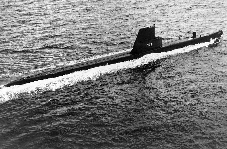 USS Catfish, später umbenannt in ARA Santa Fe (S-21) – das argentinische U-Boot, das in der Nähe von Südgeorgien an der Oberfläche geortet wurde.