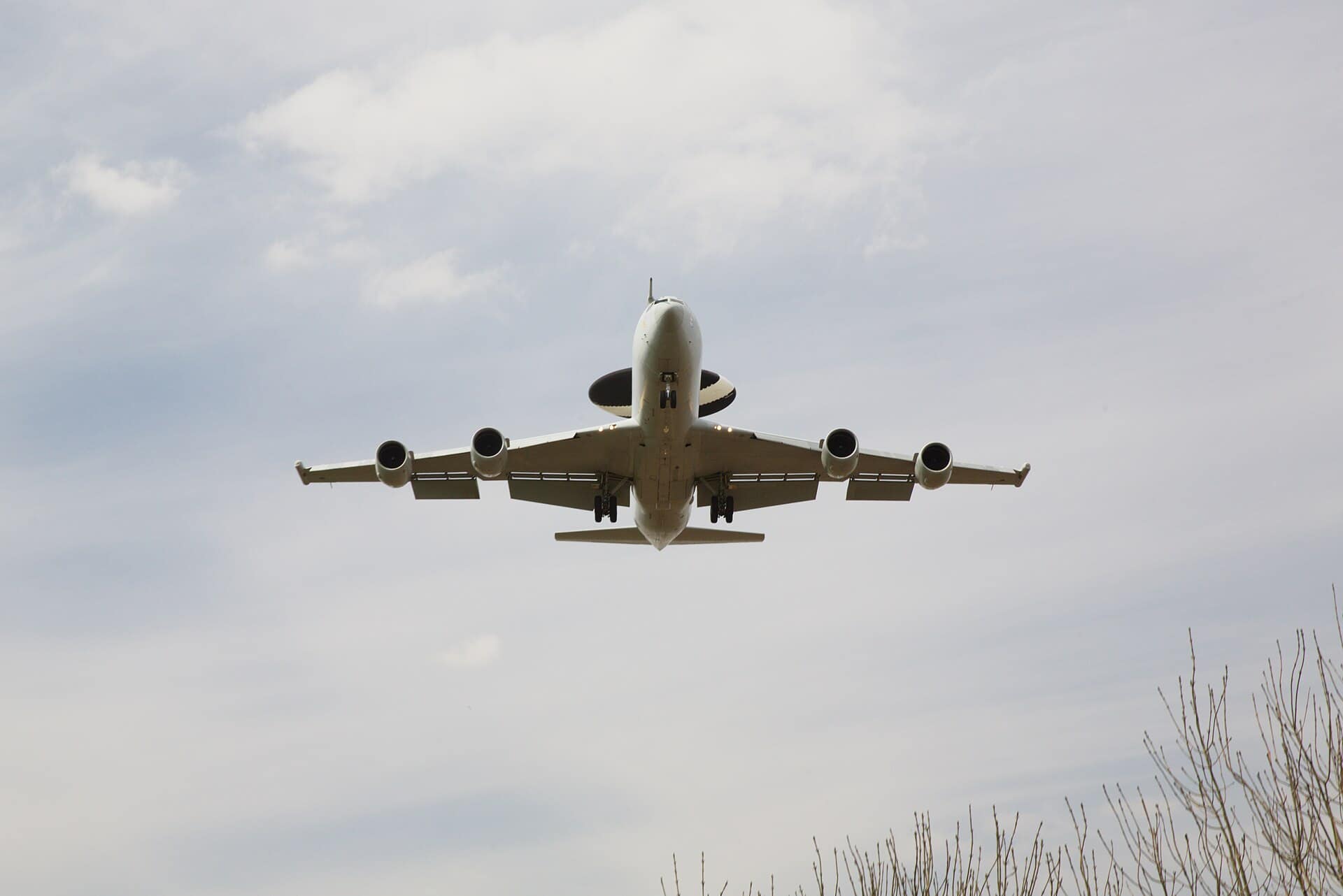 Boeing E-3 Sentry AWACS landing