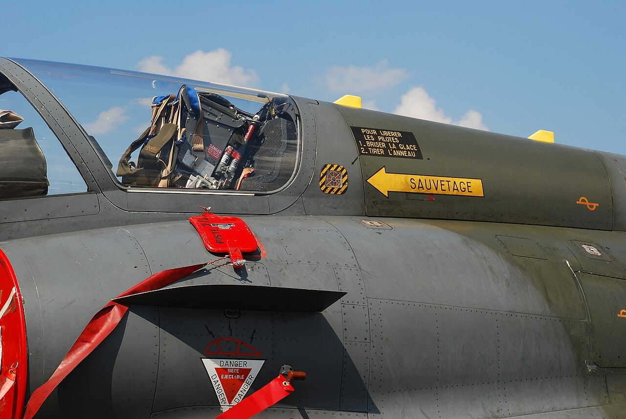 Mirage 2000 de la Fuerza Aérea Francesa en vuelo