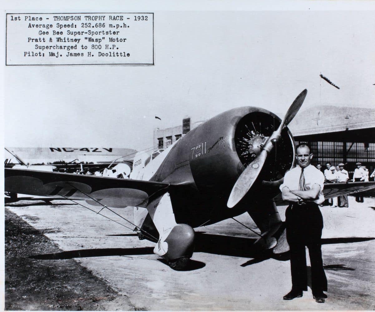 Jimmy Doolittle con el modelo Gee Bee R-1