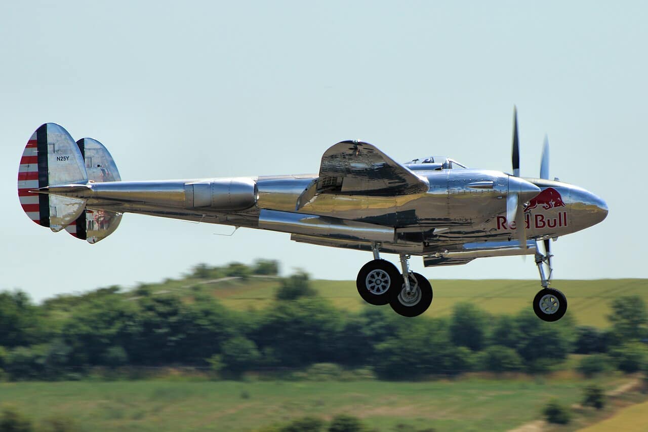 P-38 Lightning lors d'un meeting aérien