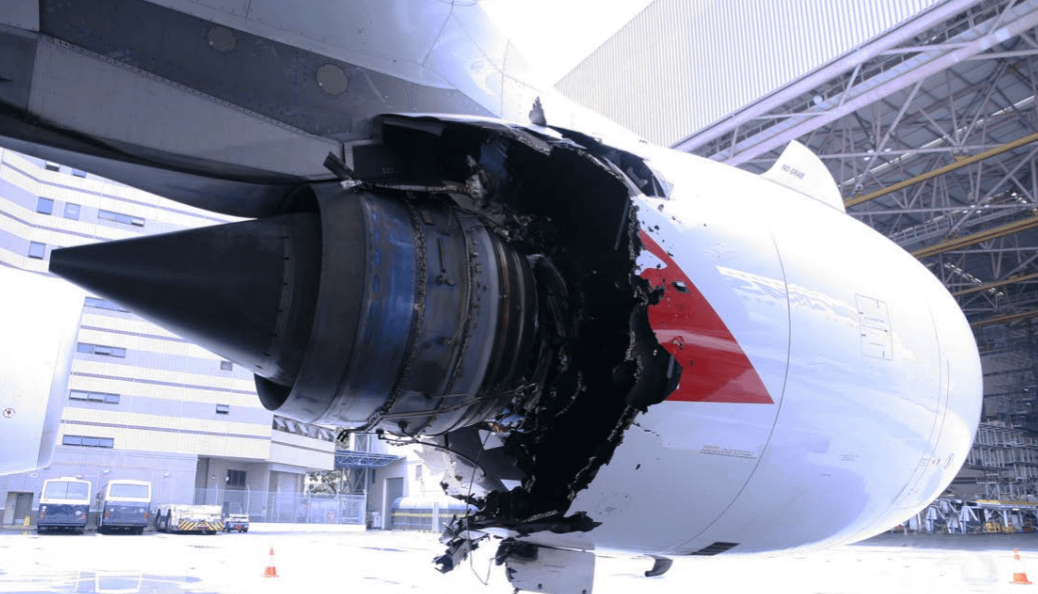 Immagine dell'ATSB che mostra i danni al motore numero 2 del volo Qantas 32.