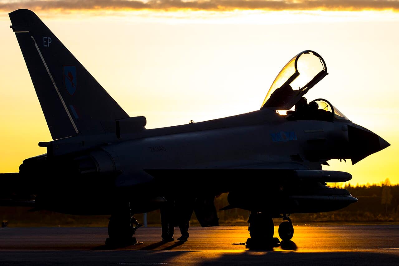 Un Typhoon de la RAF en misión de vigilancia aérea de la OTAN en el Báltico.