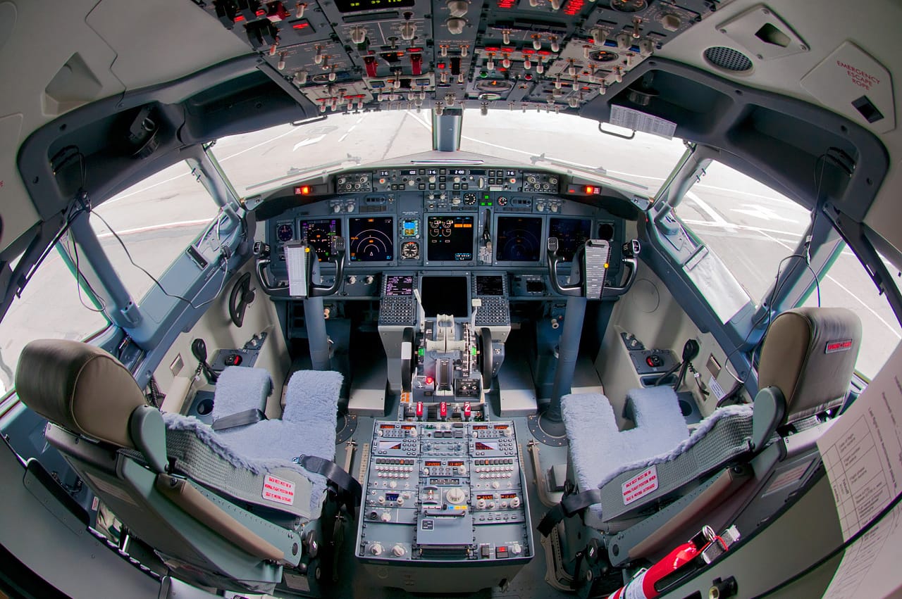 S7 Airlines Boeing 737-800 cockpit flight deck