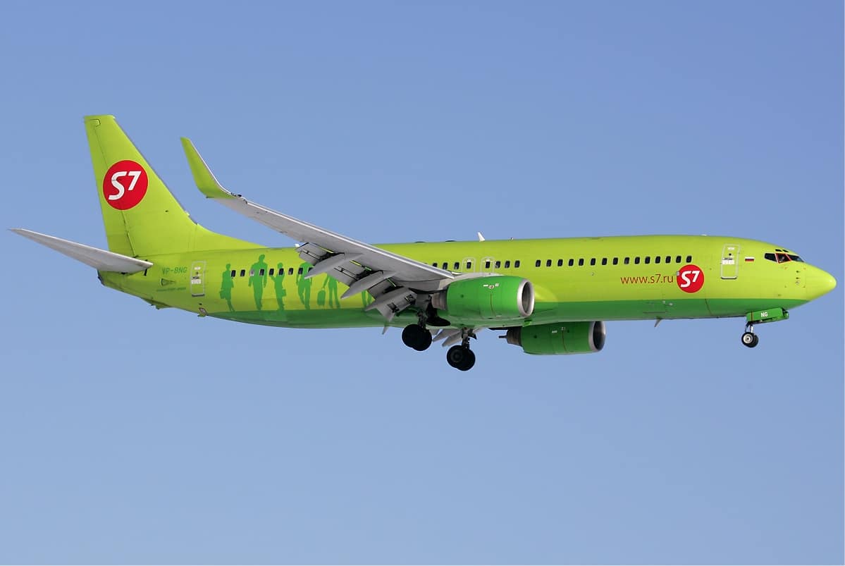 S7 Airlines Boeing 737-800 in flight