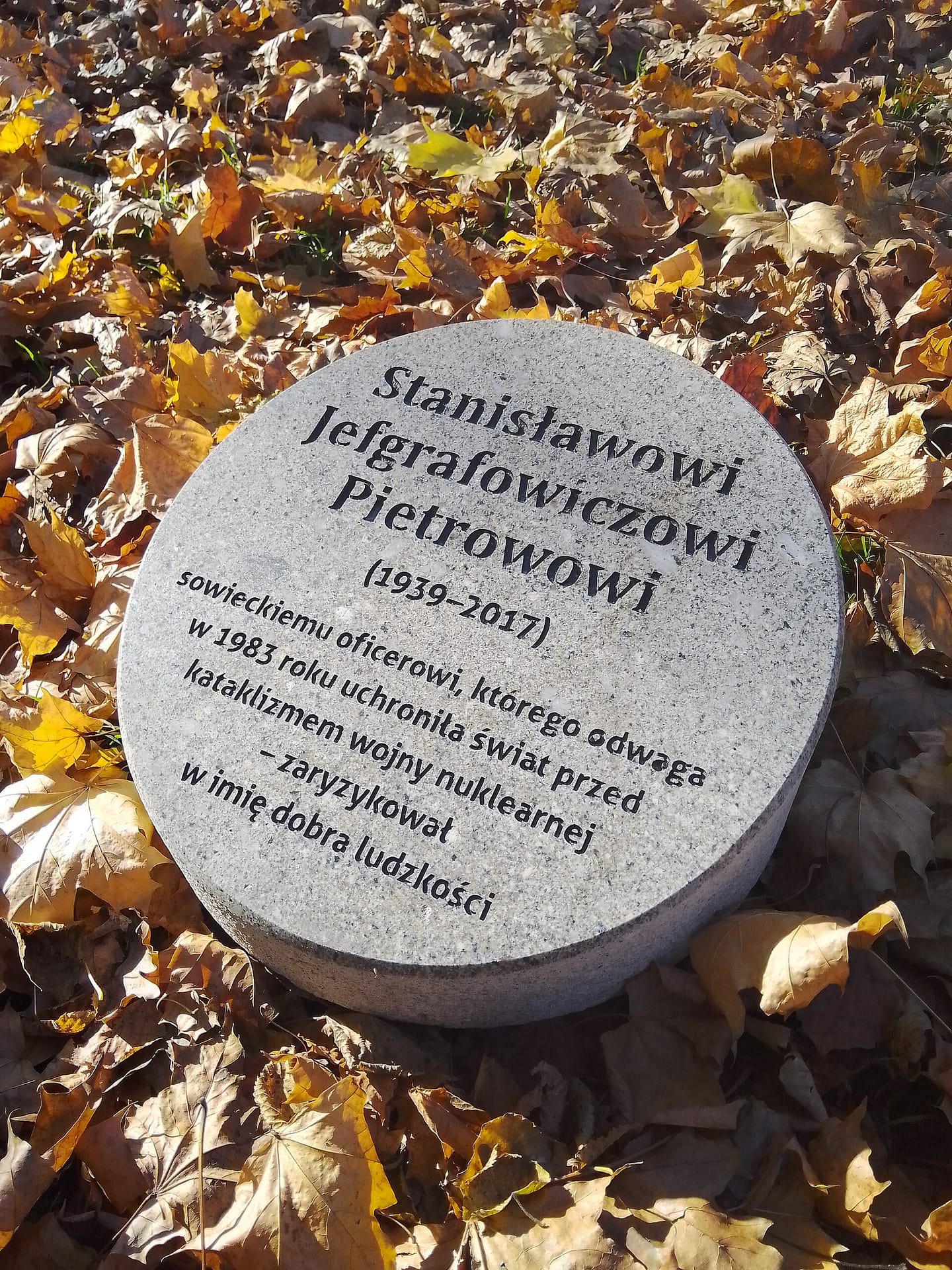 Gedenkstein zu Ehren von Stanislav Petrov
