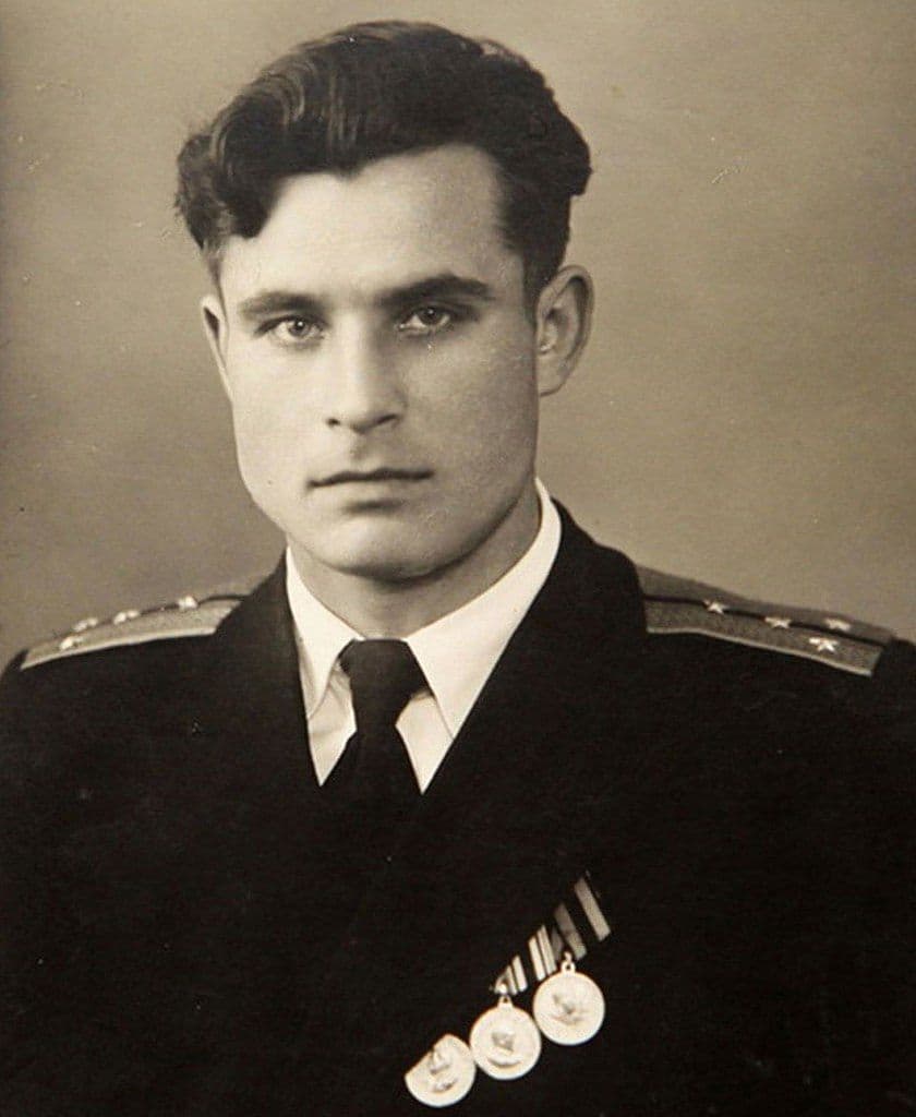 Vasili Arkhipov, oficial de la Armada soviética que se negó a autorizar el torpedo nuclear a bordo del B-59.