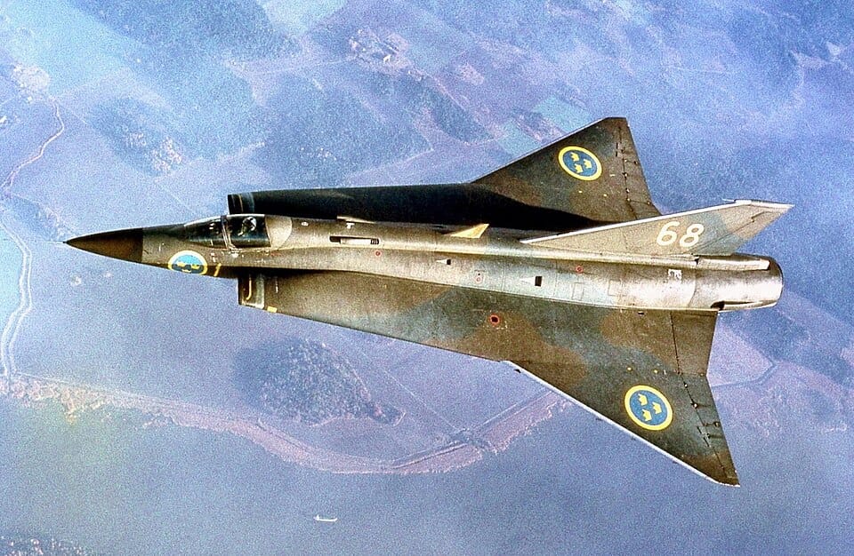 Saab J 35F Draken in flight
