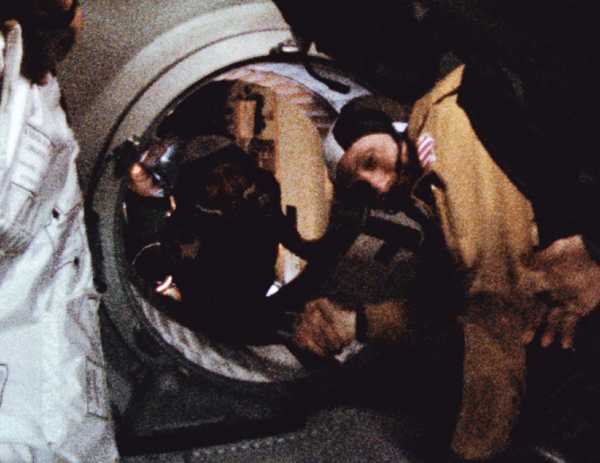 Stafford and Leonov handshake 1975