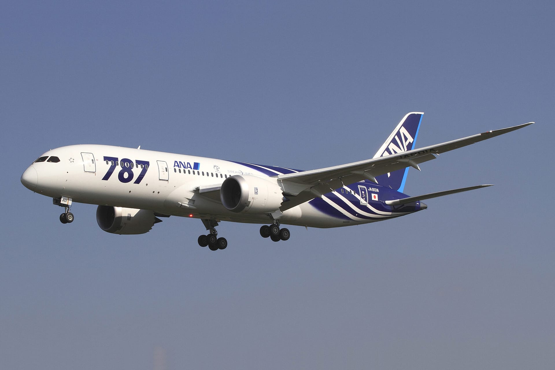 Boeing 787 Dreamliner in flight showing classic tube-and-wing design
