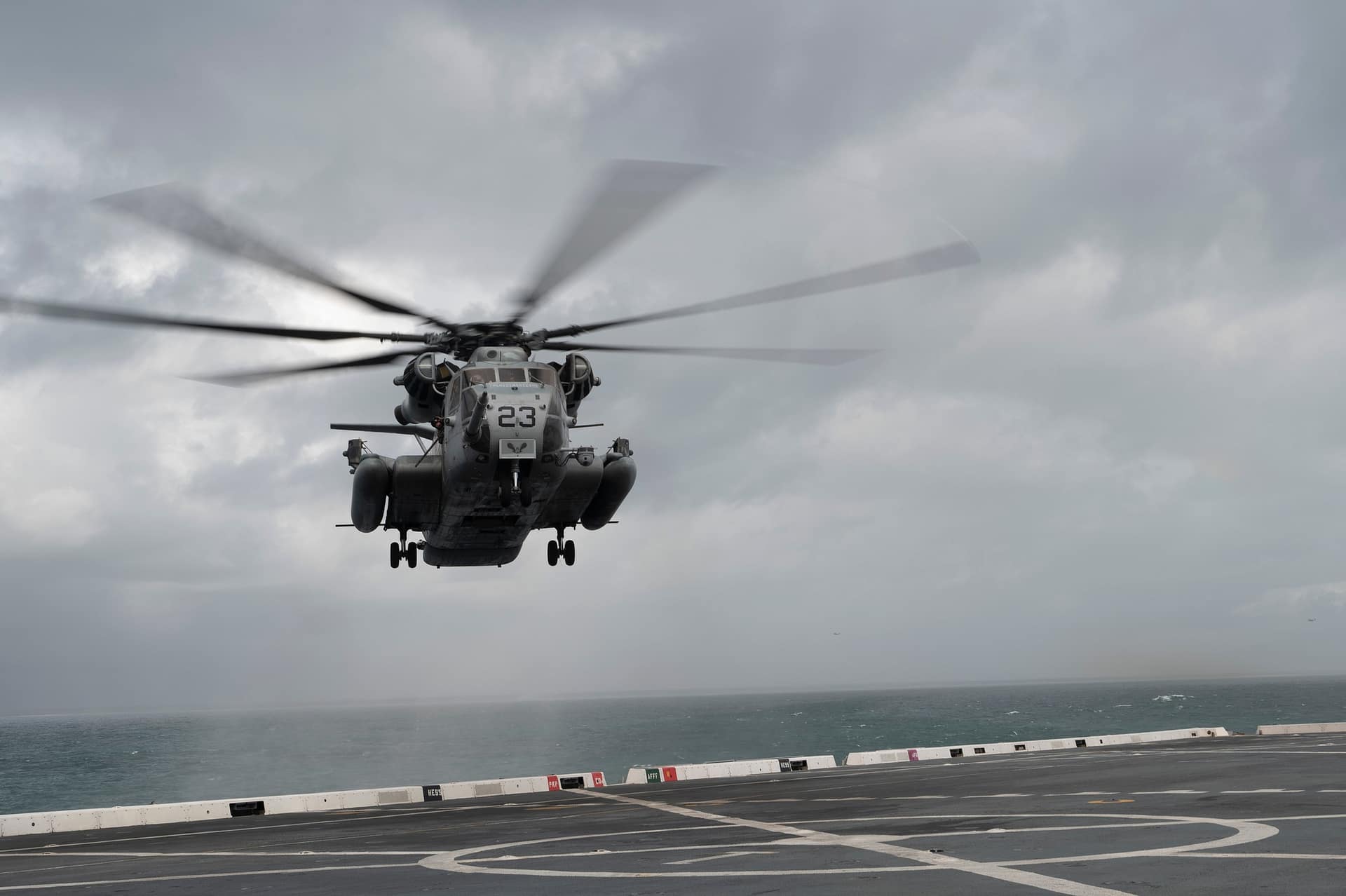 CH-53E Super Stallion approaching USS New York (LPD-21)