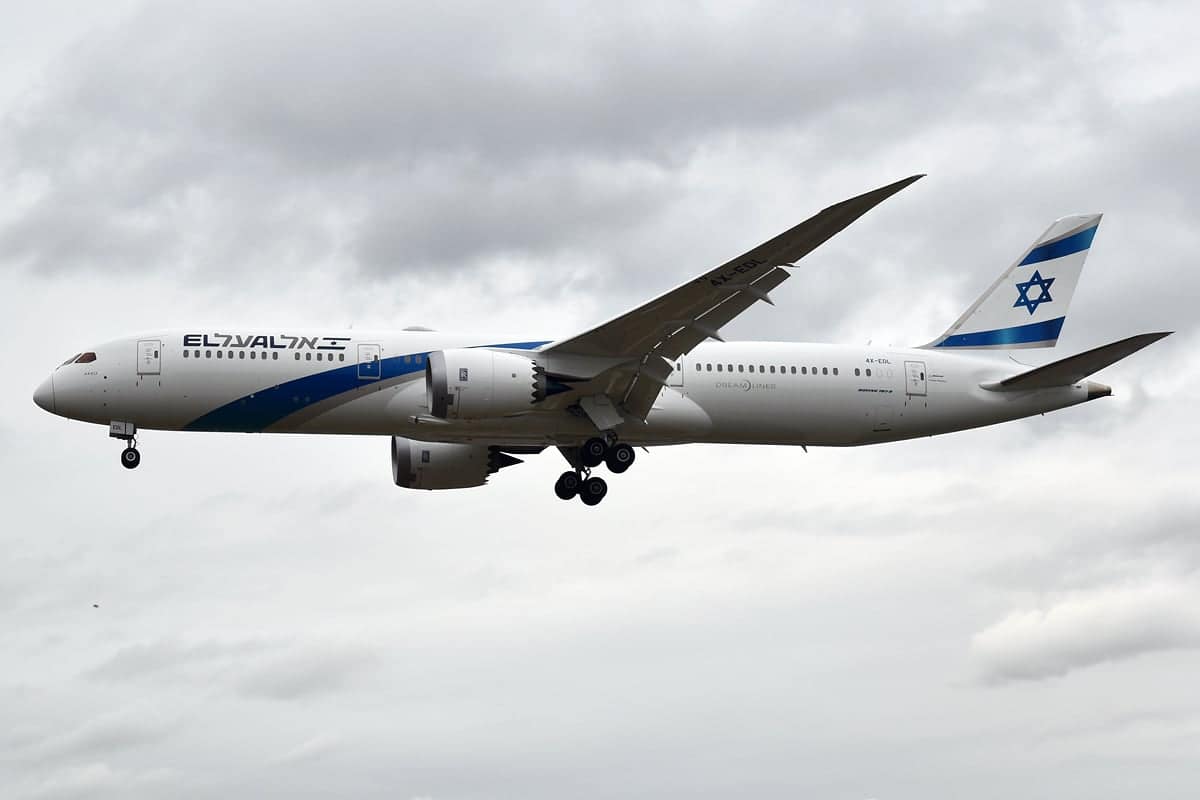 An El Al Boeing 787-9 Dreamliner in flight