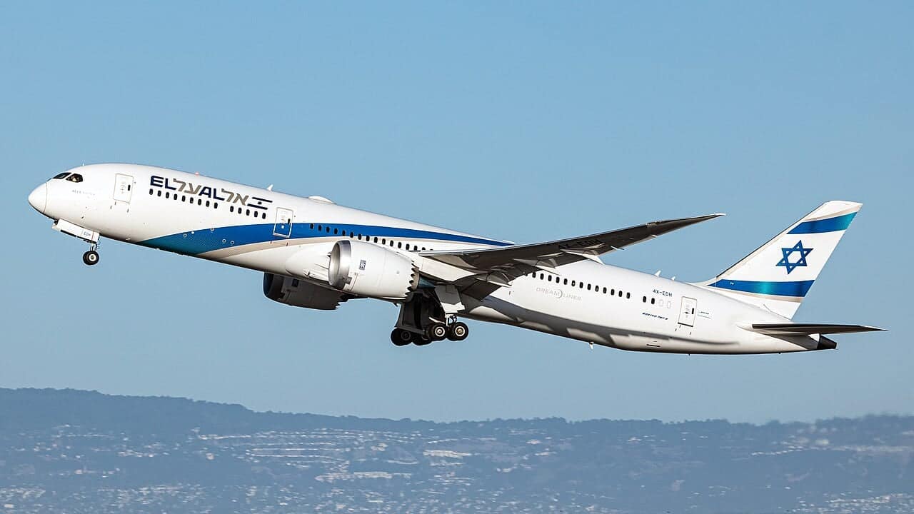 An El Al Boeing 787-9 at San Francisco International Airport