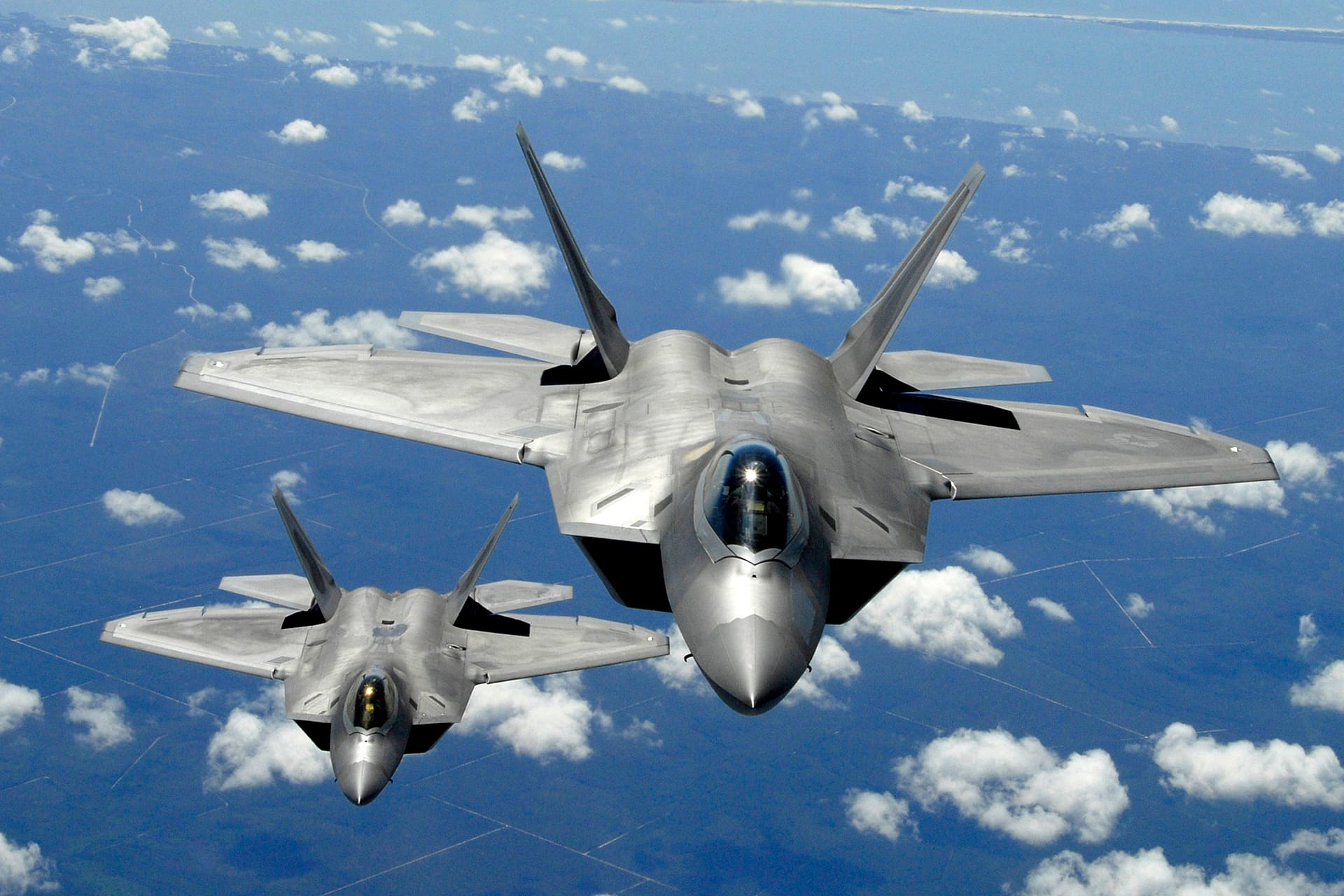 Two F-22 Raptors in formation flight