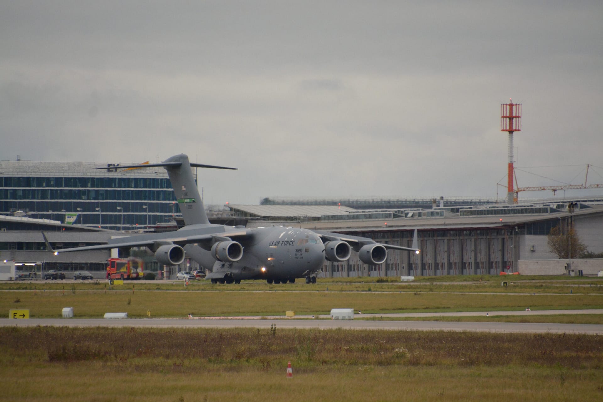 USAF C-17 Globemaster III in flight