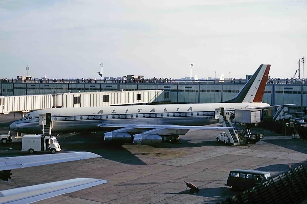 A Douglas DC-8-43