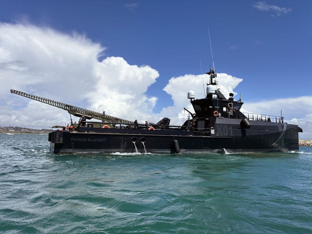 WARSHIPS of the  NAVY 船 帆船 Royal Navy Launches Nyan Kamikaze Drone From Ship at Sea