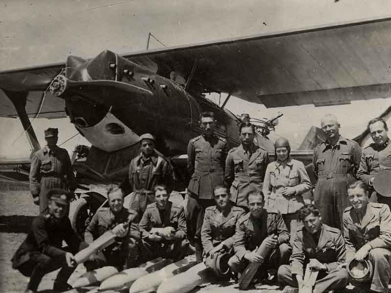 Sabiha Gokcen and colleagues with a Breguet 19