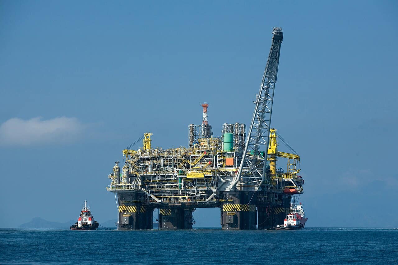 An offshore oil platform — the US Air Force wants to convert decommissioned rigs into rocket recovery stations
