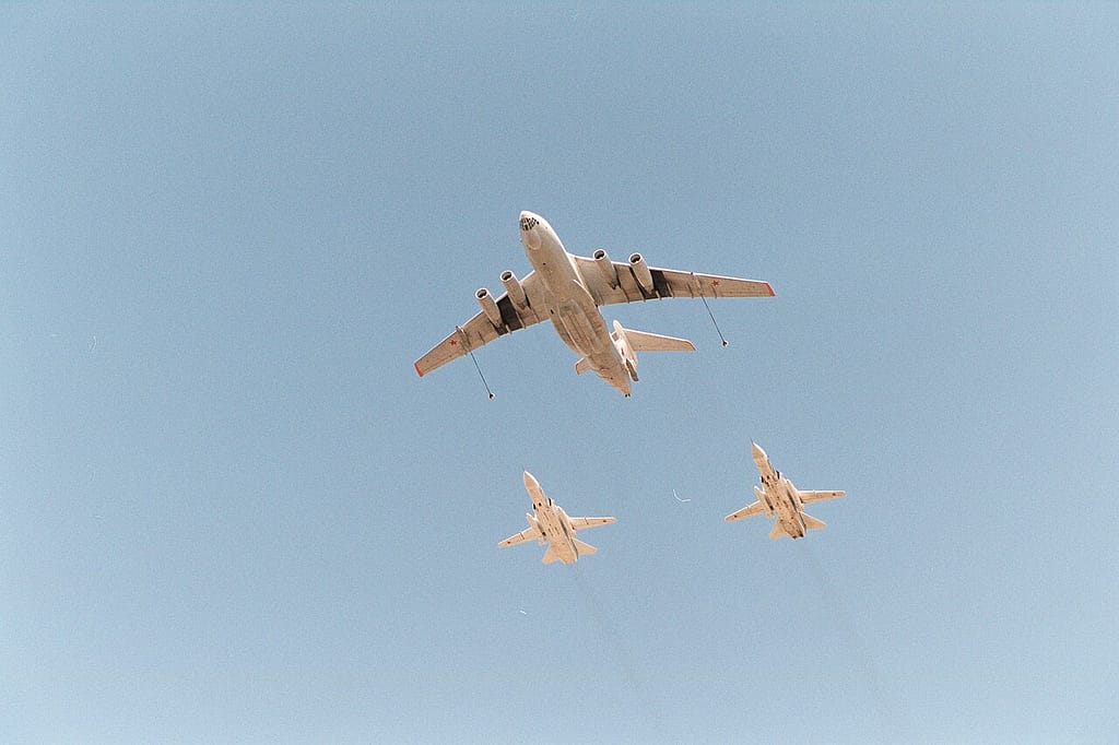 Il-78 tanker refuelling Su-24 aircraft over Moscow in 2009