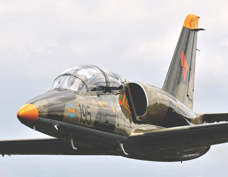 l-39-ewoud-jet-flight-paderborn-mo-5-21 Hawker Hunter fliegen in der Schweiz