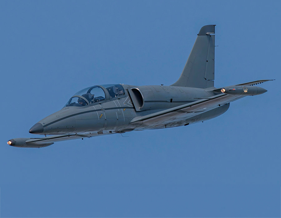 trento-mobile-de Hawker Hunter fliegen in der Schweiz