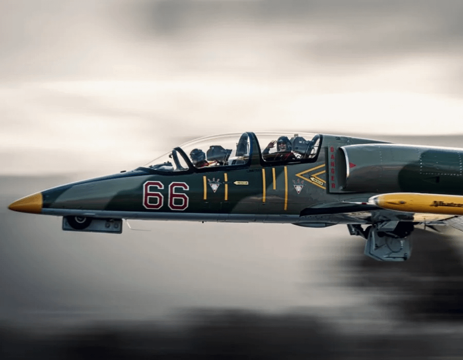 new_l_39_mobile Hawker Hunter fliegen in der Schweiz
