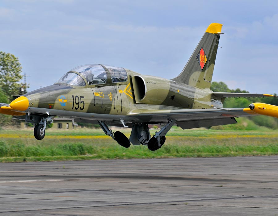 L-39 Albatros fliegen
