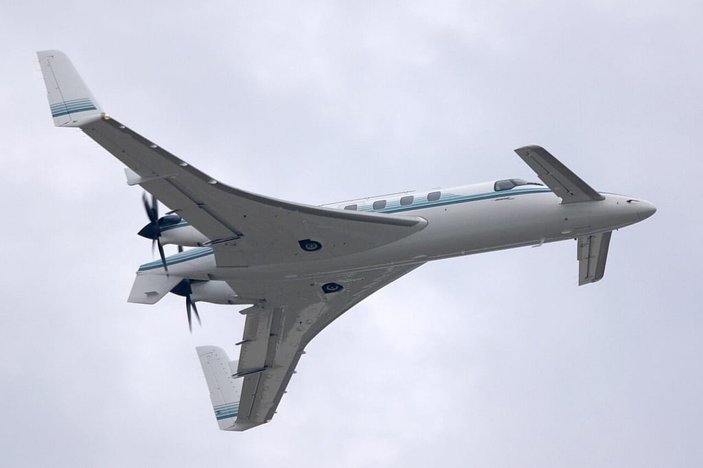 Beechcraft Starship fly-by showing the canard and pusher props