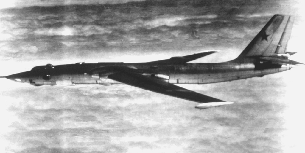 A Myasishchev M-4 Bison in flight, 1982 the USSRs first four-jet strategic bomber.