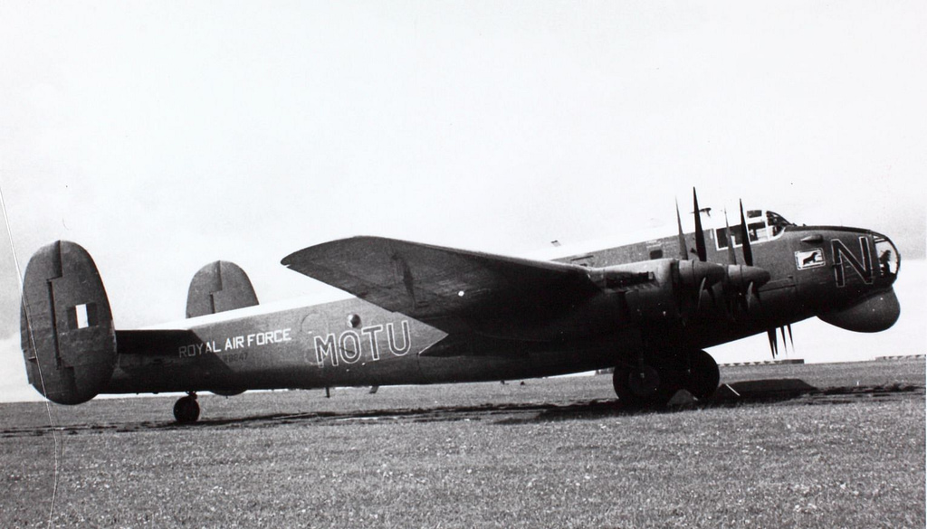 Shackleton MR.1 and its four Rolls-Royce Griffon engines with contra-rotating propellers. Photo: San Diego Air & Space Museum Archives (public domain).