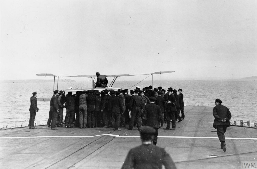 Dunning landing a Sopwith Pup on HMS Furious, 2 August 1917