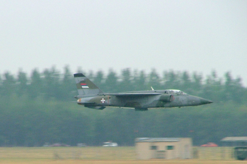Soko J-22 Orao in low-level flight at Kecskemet, 2007. Photo: KGyST / Wikimedia Commons (CC BY-SA 4.0).