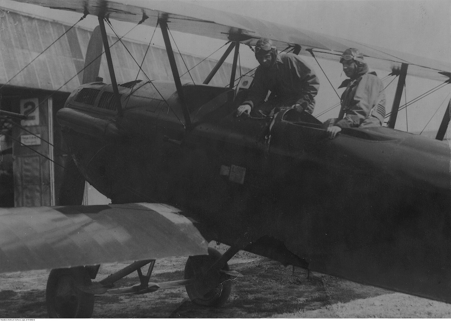 Polish airmen boarding a Potez XXV A2
