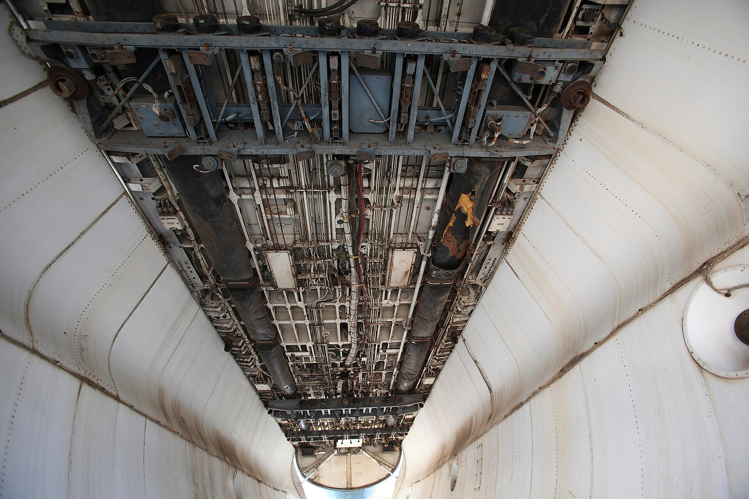 The Shackleton’s cavernous bomb bay for depth charges, torpedoes and mines. Photo: Leo za1 (CC BY-SA 3.0).