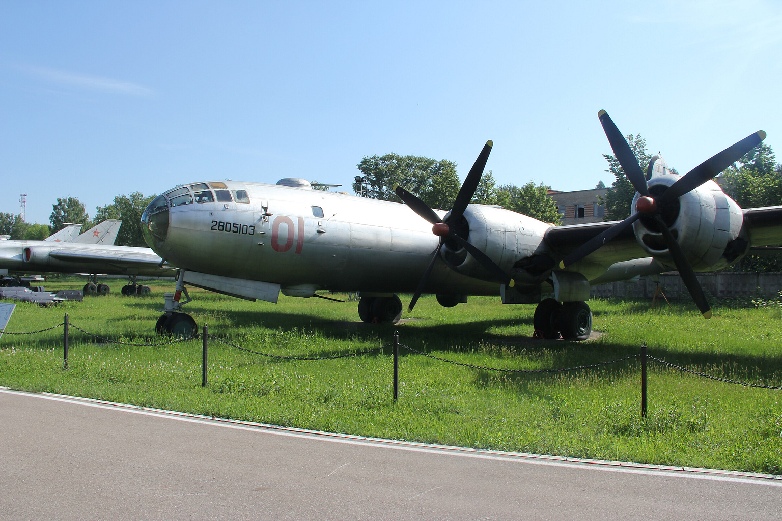 Tupolev Tu-4 photograph